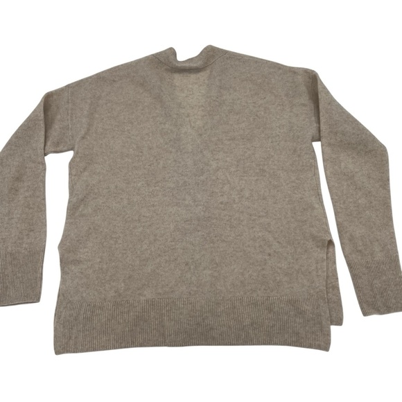 AQUA Cashmere V Neck Cardigan Sweater – Medium – Luxuriously Soft in Oatmeal - Picture 6 of 9